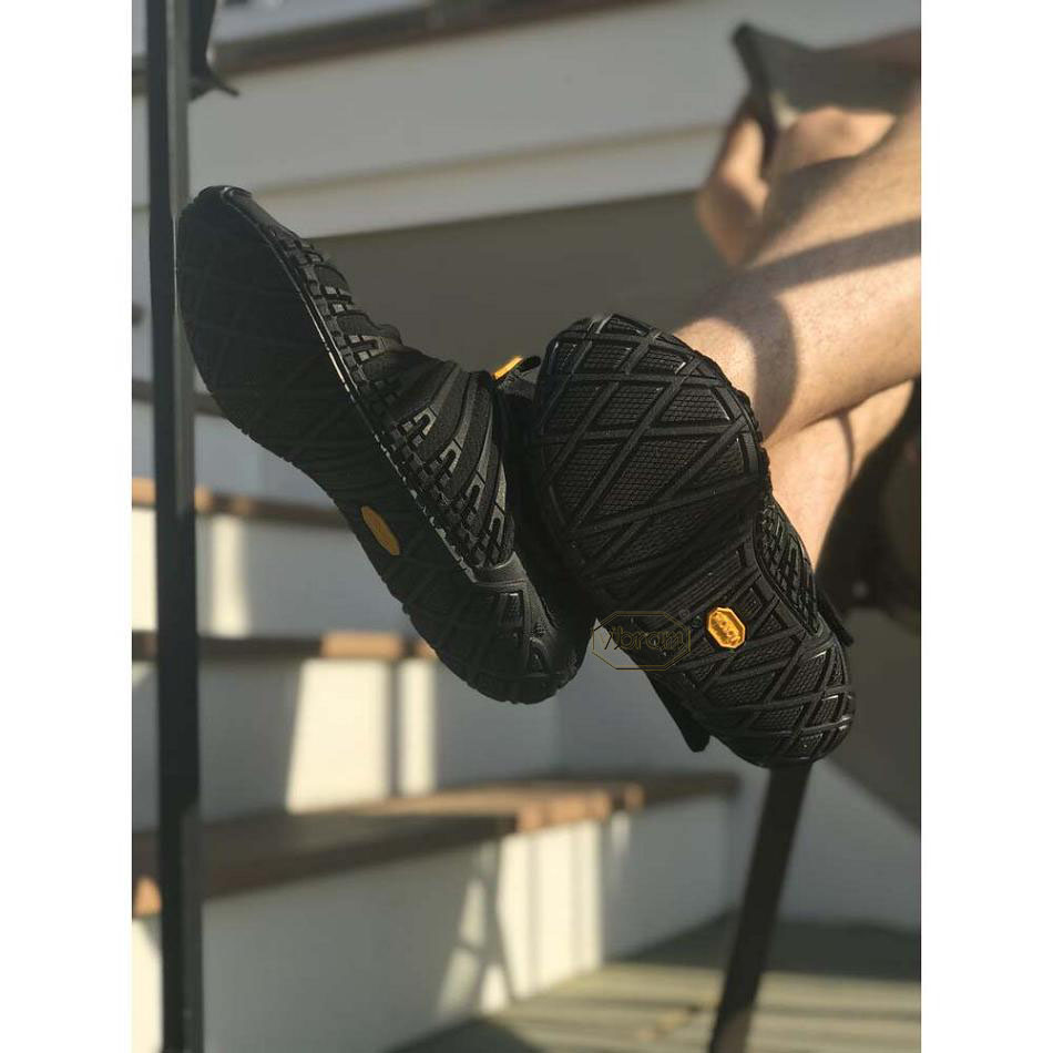 Men's Vibram Furoshiki Knit High Shoes Black | US_G07